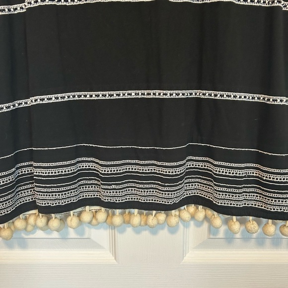 Ralph Lauren Black Short Sleeve Tee with Modern Geometric Design - Picture 2 of 4